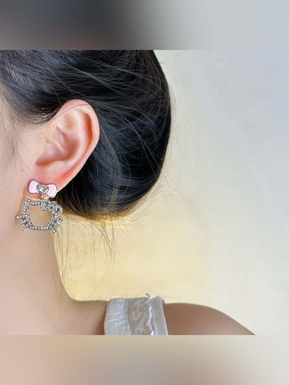 Hello Kitty Pink Bow Zirconia Stone Outline Drop Earrings